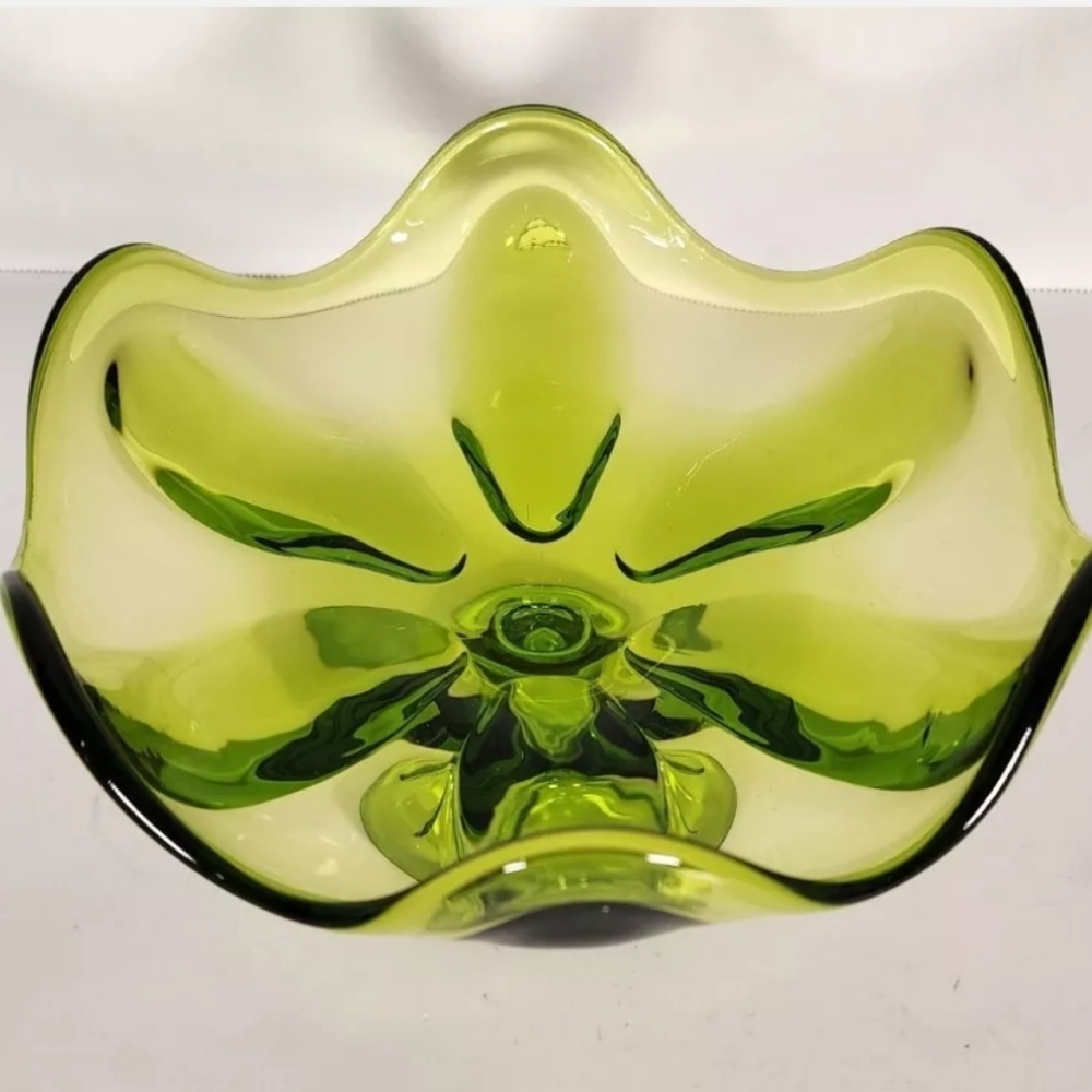 Vintage 1970s Viking Epic Glass Green 6 Petal compote Pedestal Bowl